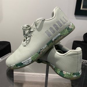 Nobull *rare* excellent condition seafoam  green/blue with flowers. Size 9